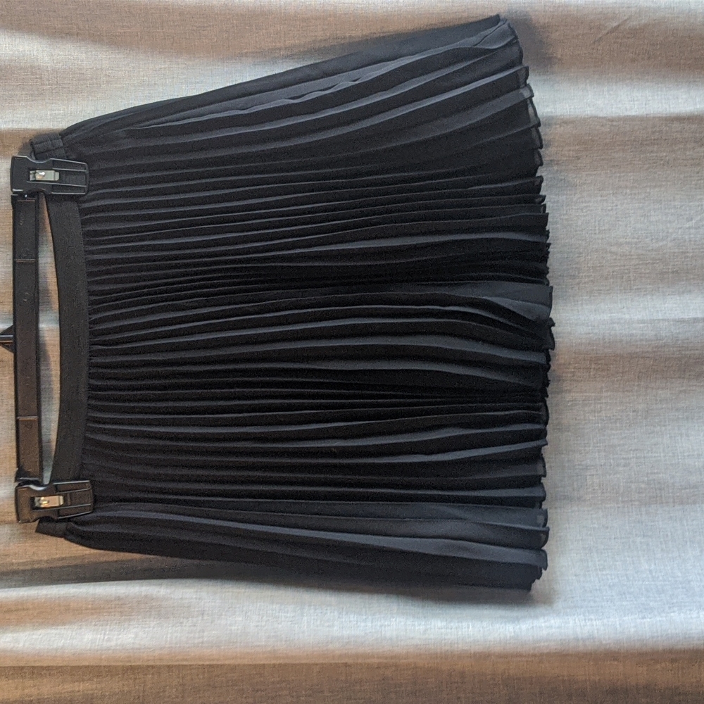 Hollister pleated mini skirt
